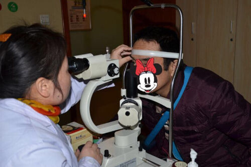 治疗高度近视,他从青海赴蓉行三焦晶体手术 - 